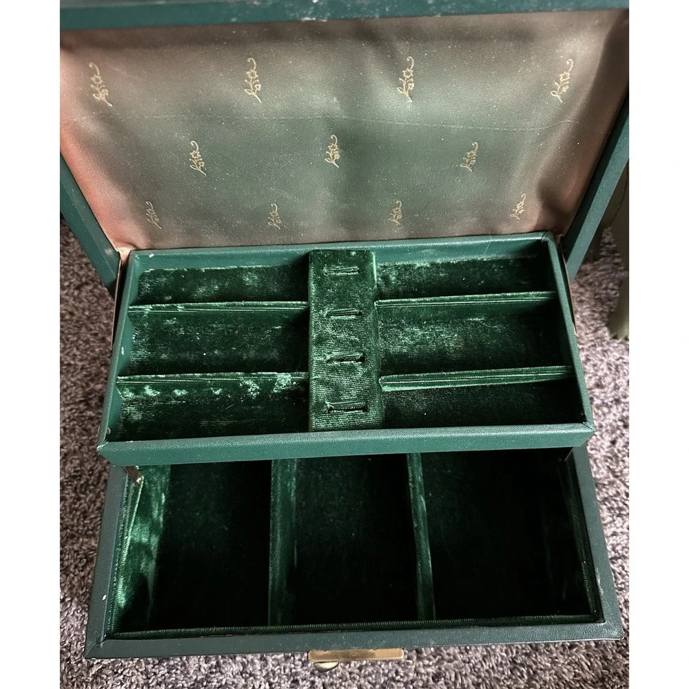 Vintage Jewelry Vanity Dresser Faux Leather Green Jewelry Box with Yellow Lining